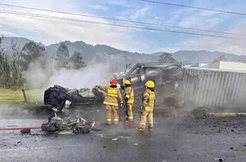 Identifican a familia que murió en peaje tras explosión