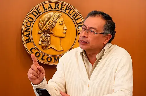 Tasas altas y choque institucional agravan la economía