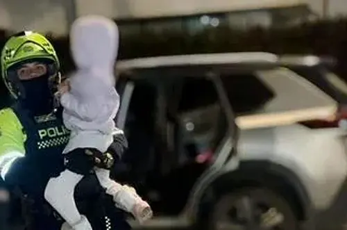 Roban carro con niña dentro en Bogotá