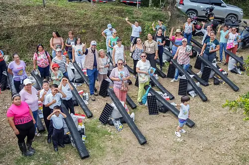 25 mujeres rurales reciben herramientas para su economía