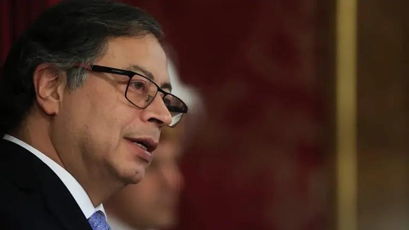 Ordenan suspender a Petro por intervención política