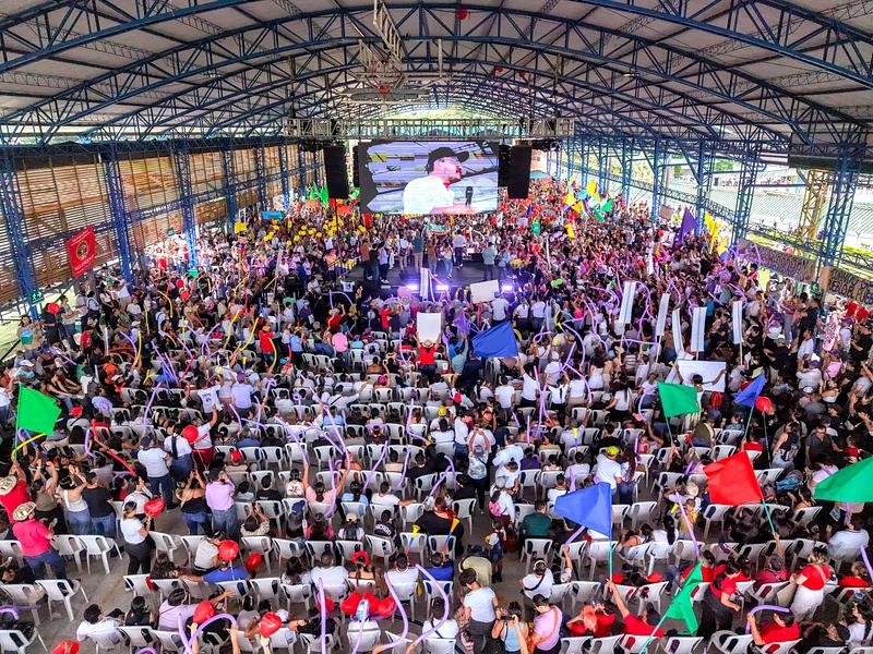 Multitud respalda Iván Cepeda y anuncia fin de poder Zuluaga