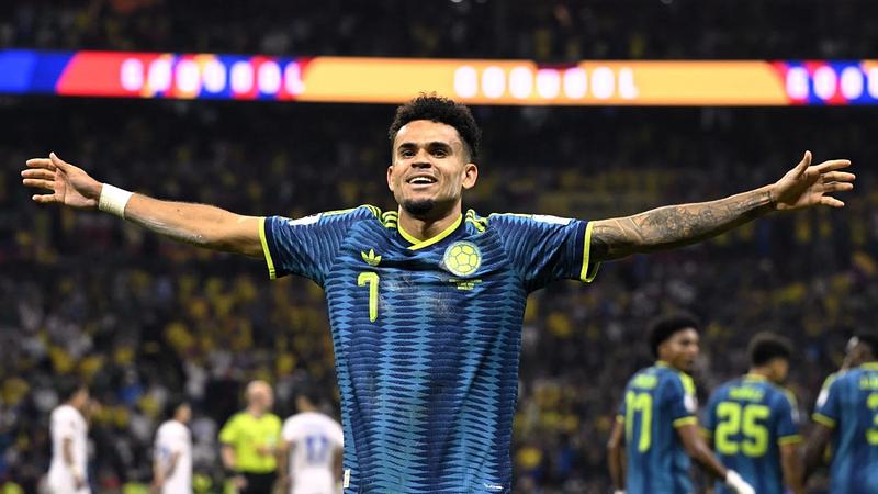 Los colombianos celebran la victoria ante Uzbekistán