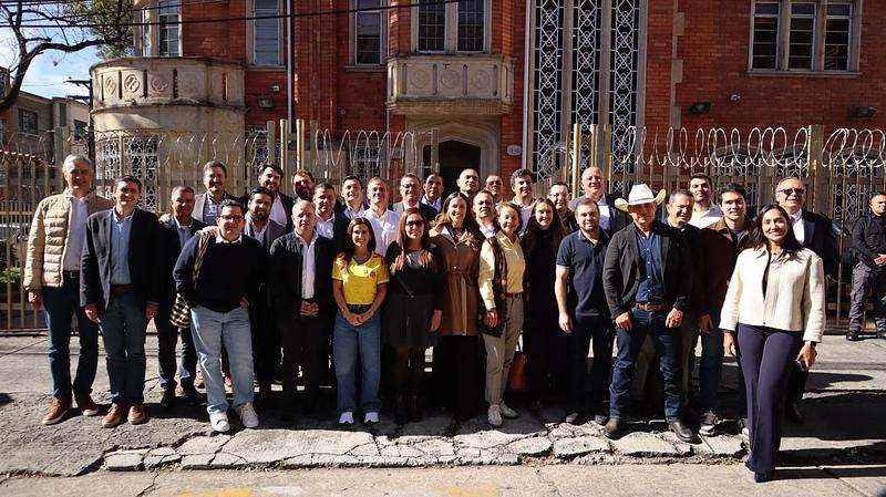 Centro Democrático fija postura tras reunión de bancada