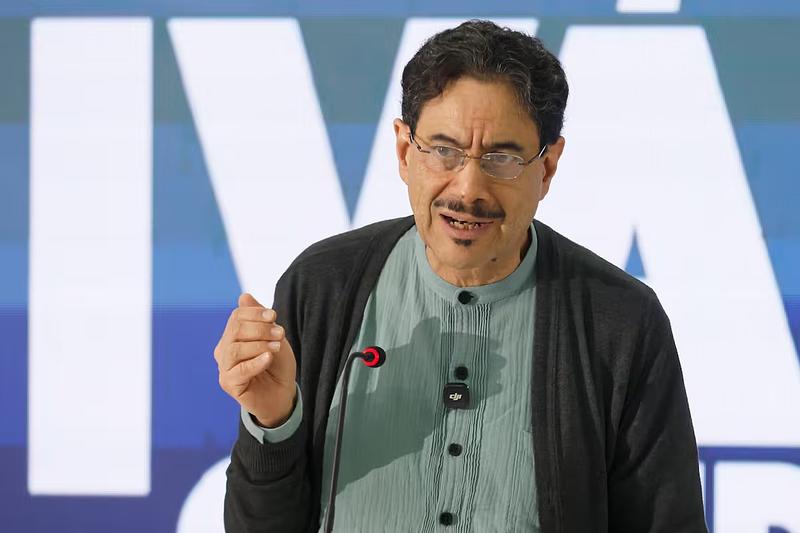 Cepeda exige renuncia de ciudadanía a De la Espriella
