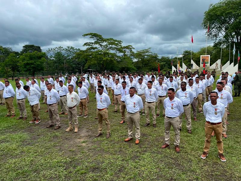 Cuarta División exalta a 156 soldados profesionales