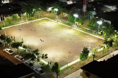 Cancha arena barrio Portales del Llano estrena iluminación