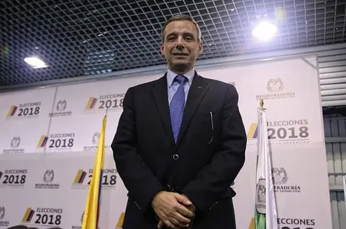 Próximo MinHacienda propone reducir a 13 los ministerios