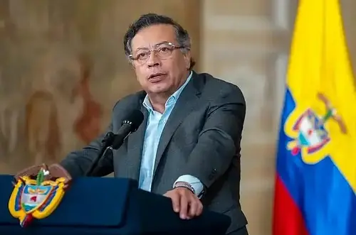 Petro convoca marcha y anuncia despedida pública