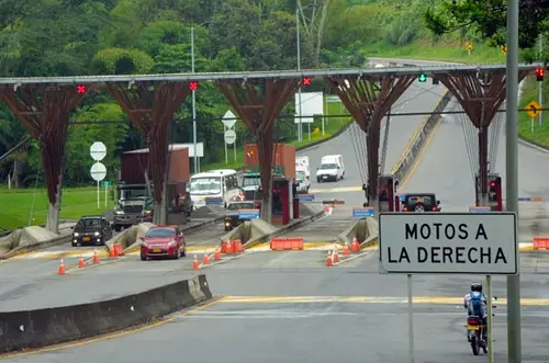 Algunos peajes en Autopista del Café bajarán de 17.800 a 700