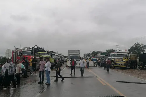 Bloqueos en Puerto Gaitán frenan movilidad y empleo