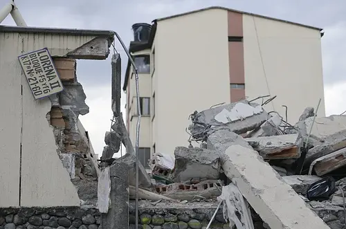 Colombia registra 314 muertos tras terremoto de 7,4