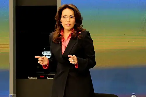 Ministra denuncia campaña ‘woke’ en educación sexual