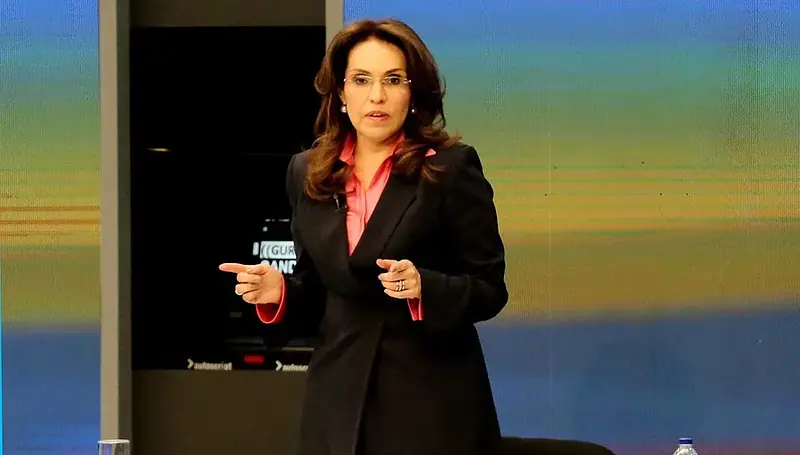 Ministra denuncia campaña ‘woke’ en educación sexual