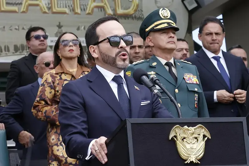 De la Espriella termina diálogos con grupos armados