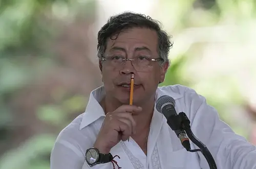 Petro denuncia a De la Espriella
