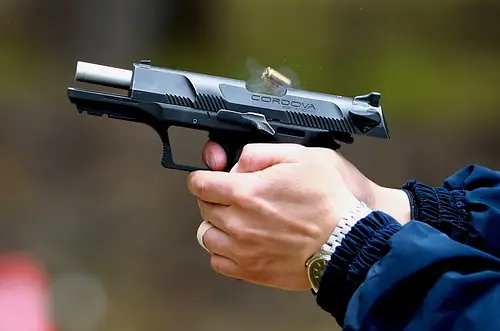 Colombia levanta suspensión para porte de armas
