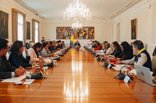 Gobierno firma 11 decretos tras terremoto