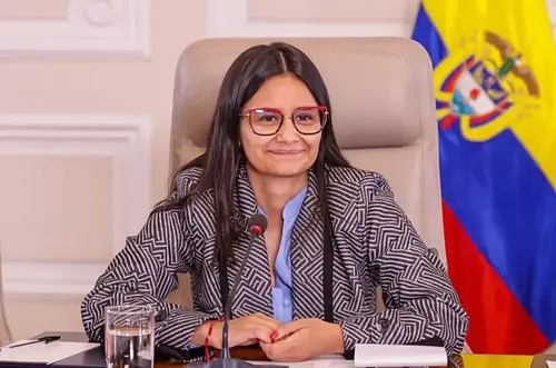 Petro aparta a directora del Fondo Adaptación