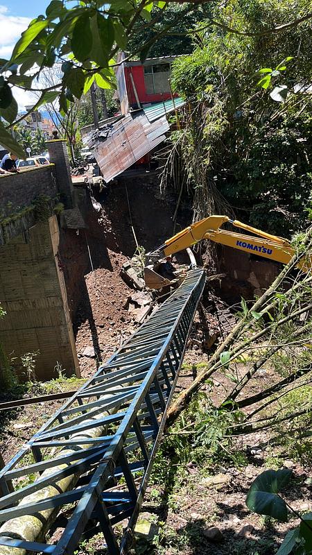Descartan daños estructurales en puente Montearroyo