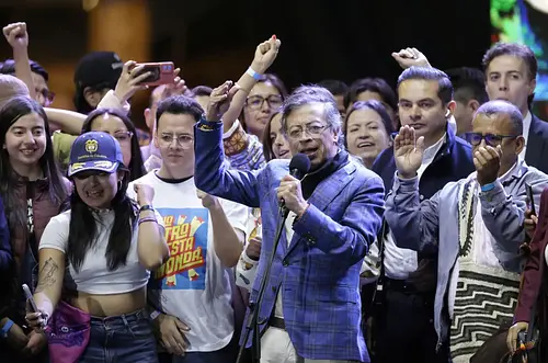 Petro insiste en supuesto fraude en elecciones