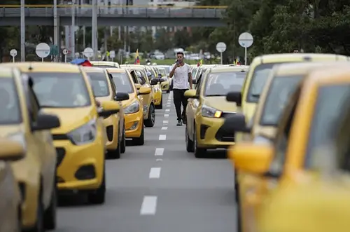 Gobierno Petro cerró mandato con nuevas reglas para taxis