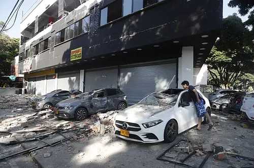 Sismo de 7,4 causa daños en varias ciudades del país