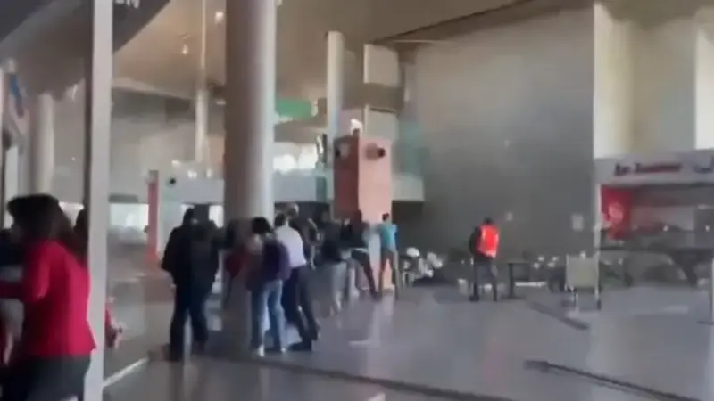 Siete aeropuertos suspenden operaciones tras sismo