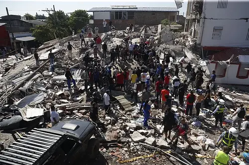 Sismo de 7,4 deja al menos 71 muertos en Colombia