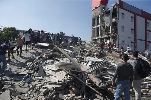 Gobierno declara desastre nacional tras terremoto de 7,4