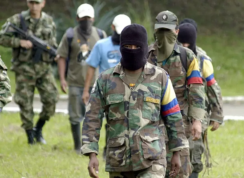 JEP cita a exjefes de FARC por violencia de género