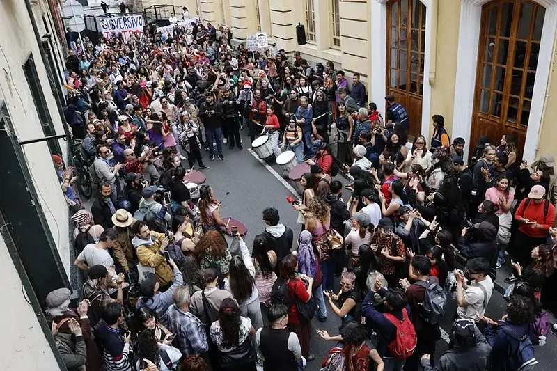 Artistas protestan contra recortes al Ministerio Cultura