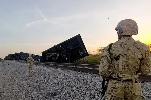 Explosivos descarrilan tren carbonero en La Guajira