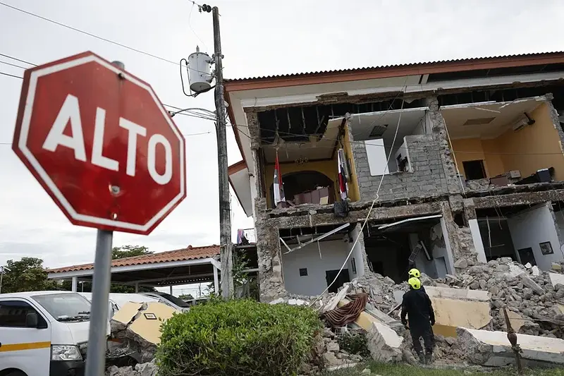 Colombia habilita siete aeropuertos por terremoto en Panamá
