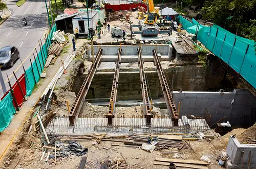 Avanza construcción del puente sobre Caño Buque