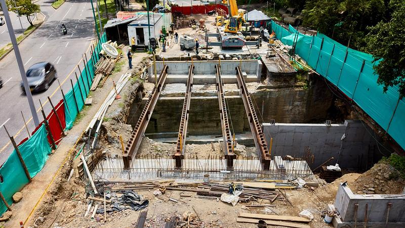 Avanza construcción del puente sobre Caño Buque