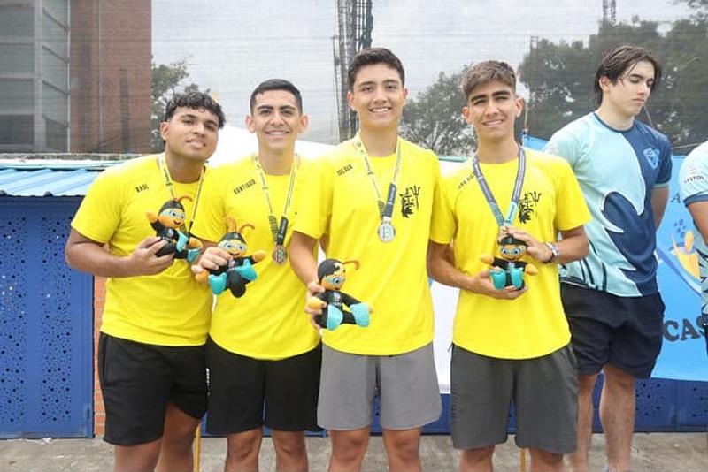 Meta logra 12 medallas en natación con aletas