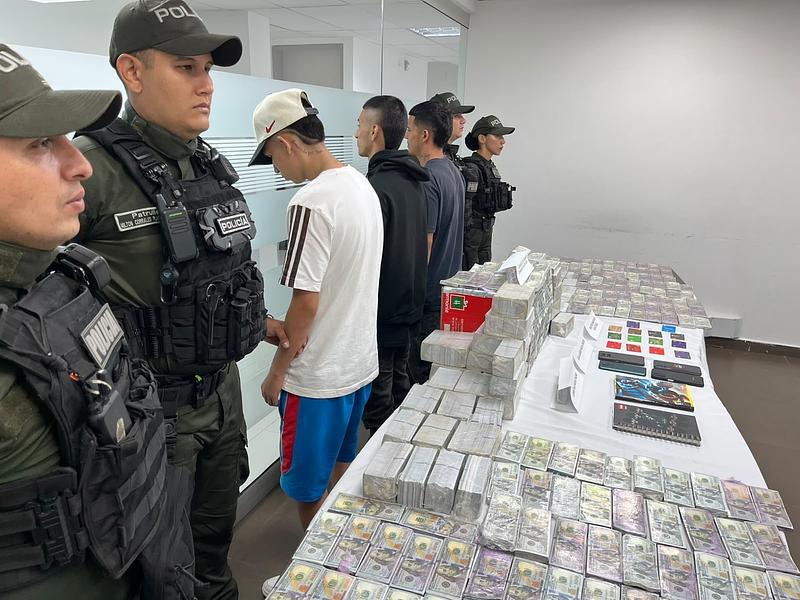 Hallan millones de dólares falsos en Villavicencio