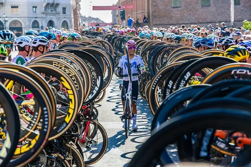 Nairo Quintana cierra carrera histórica en ciclismo