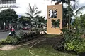 Embellecen el entorno del monumento de las mariposas